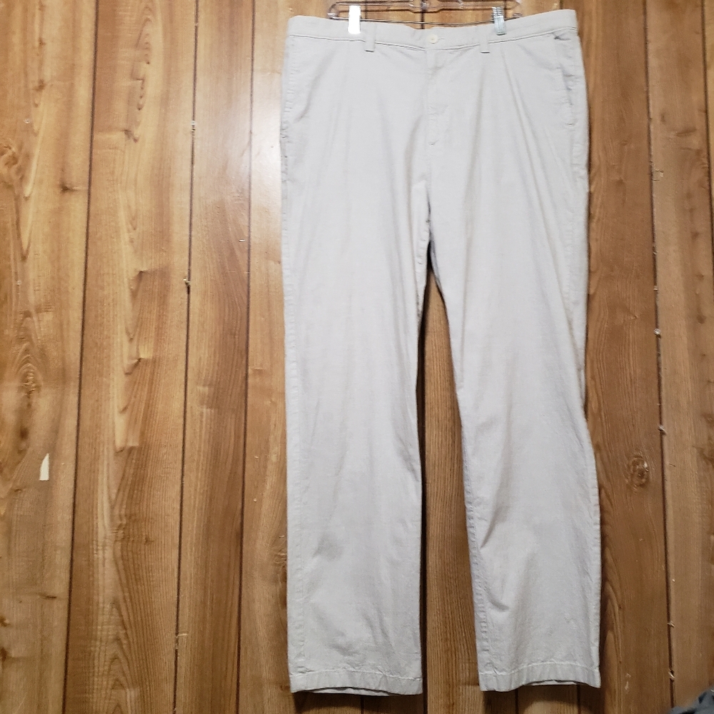 Mens Light Tan Chino Pants 42Wx32L Pockets Roundtree & Yorke Casuals